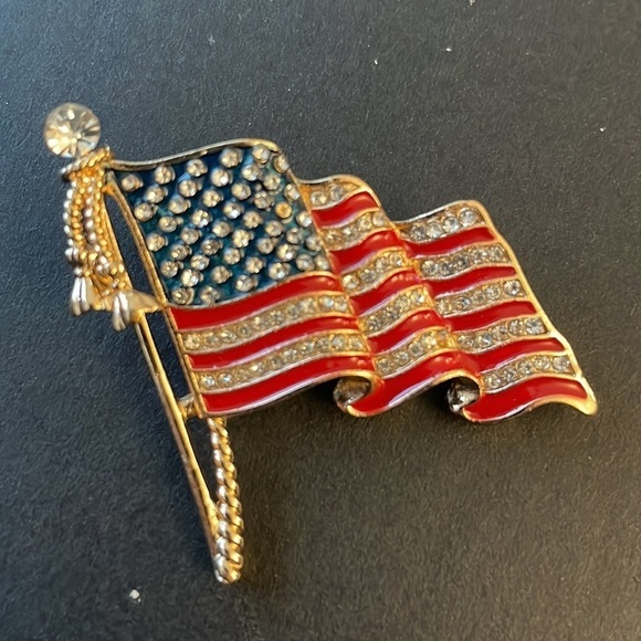 Macy's Jewelry - - MACY'S AMERICAN FLAG brooch pin